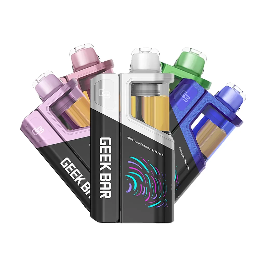 fogger magnetic charger being used with Geek Bar Clio Platinum 50K Kit